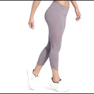 Athleta Sonar Capri XS Grey Mesh panels